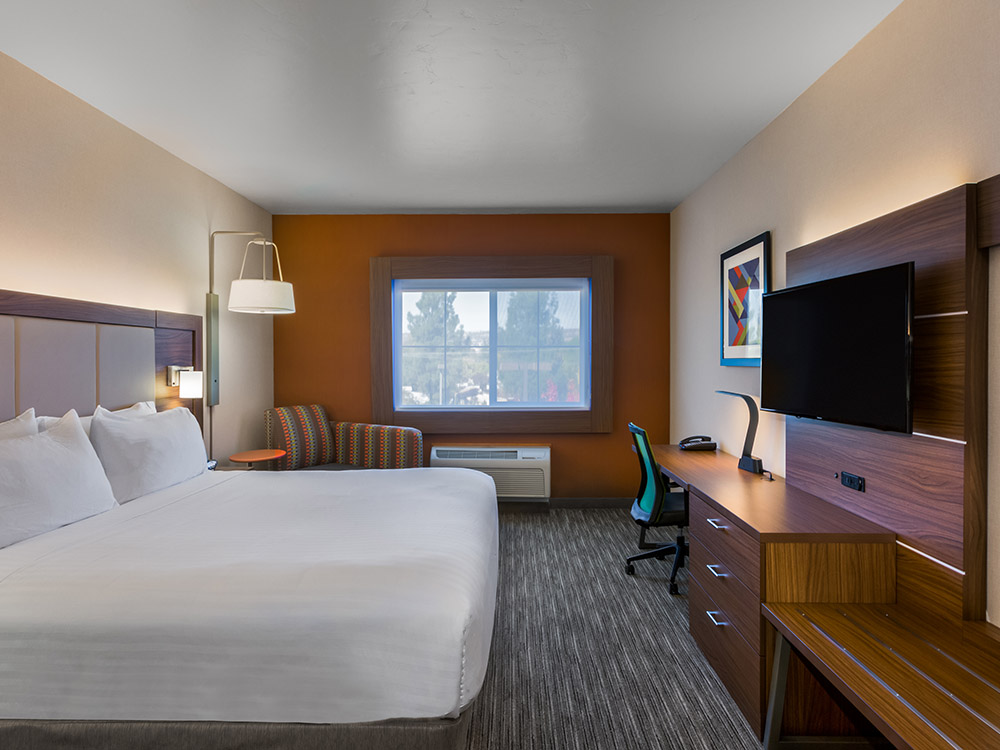 Guest room, Lake Oroville hotel, IHG hotel